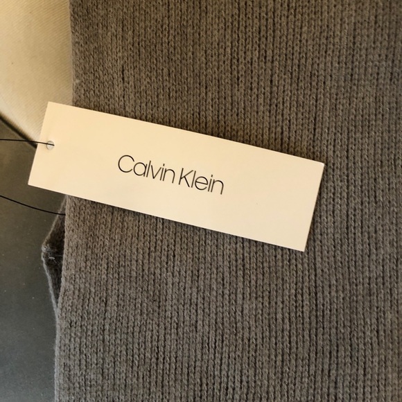 Calvin Klein Grey White Striped Scarf NEW - Picture 6 of 7